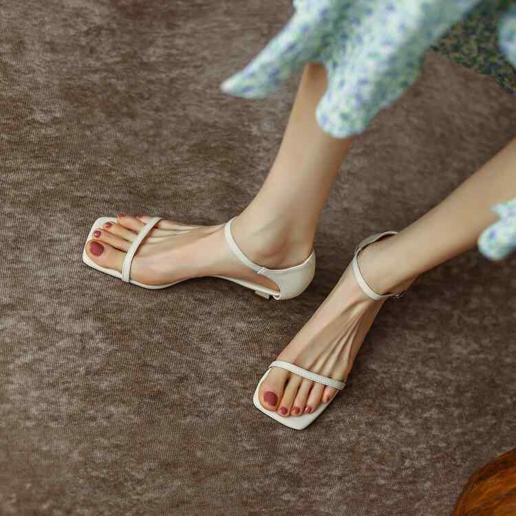 一字? 座布団 成人女性用 細踵 方頭 バックル 同盟罷業一回り サンダル ヘッドレイヤー 牛皮 韓国風 分かりやすい レトロ 高踵 靴 黒いこと 米白 ぶどう酒赤いこと 三春 ピッグスエード 上張り 好いたらしい 相応う 通気性 軽さ 今めかしい