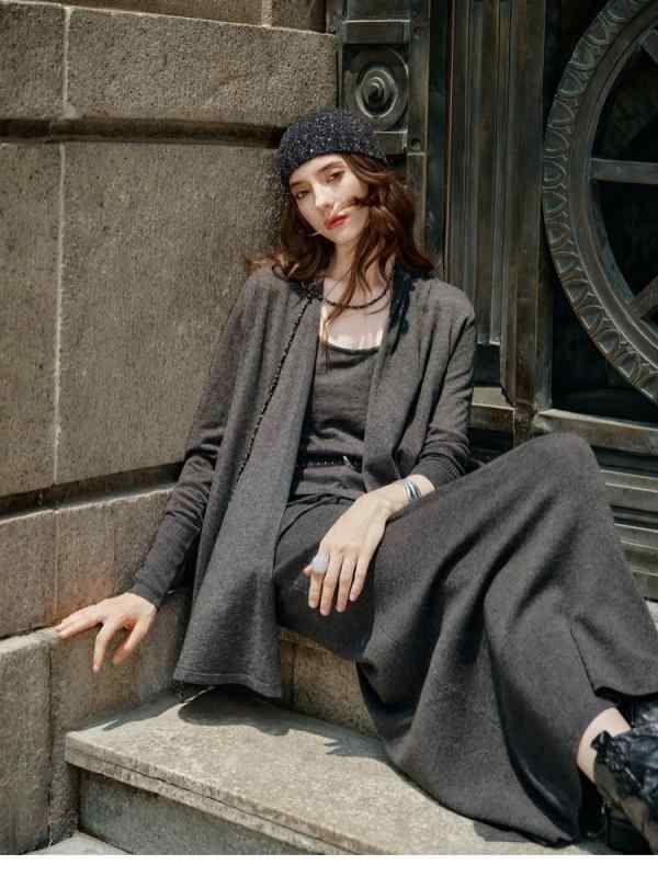 ジレー レディース 桑蚕絲 羊? 混紡 長袖 開衫 中長款 透け透け 無領 純色 針織 うつり変わり 柔光白 深炭灰 中花・稀 燕麦杏 秋 文?風 古典派音楽 表現スタイル 口さかしい 手ごたえ 好いたらしい トップス 編み物 プルオーバー トップ 秋冬 コーデ 普段使い走り 通い