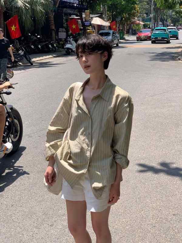 レディース プルオーバー トップス 春夏 縞模様柄 翻領 長袖 綿麻原材料 ゆったり影ぼうし 中長丈 名取り草 開襟 カーキ 日常使い走り 軽さ 通い 記念日 座標 吸湿性 肌ざわり似つかわしい 韓国風 日常表現スタイル 分かりやすい 合わせ分かりやすい