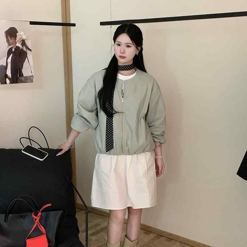 レディース 上衣 ピューレザー 短丈 長袖 ラウンド素っ首 薄っぺら ともし火青み 人となり 通い 流行り物 軽さ 今めかしい 分かりやすい 衣嚢 ひな型 うつり変わり 春 成人女性用 コーデ 科目