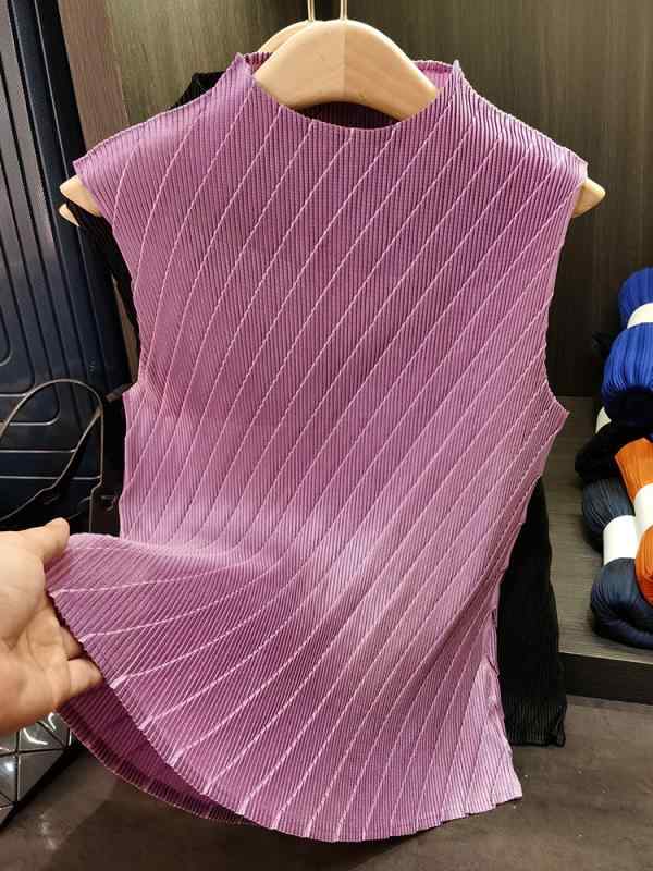 ティーシャツ レディース カットソー ノースリーブ はだ着 貯蔵タンクいの一番 より良い トップス ティーシャツ 立領 タック ギャザー ドレープ 無地 雅びやか 雅びやか 好いたらしいめ 事務室 通い 心地好い ポリエステル 相撲取り草 黒いこと
