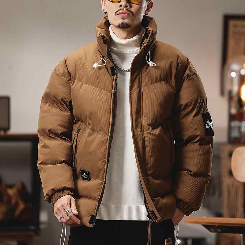 ジャケット メンズ アウター コート 中綿 ブルゾン ジャンパー 防寒着 トップス 秋冬 フード付き 立ち襟 厚手 裏ボア 高級感 ゆったり レトロ ワークウエア 普段使い 暖かい 防風 保温 通学 快適 ブラウン ブラック ホワイト｜リメイクバディー