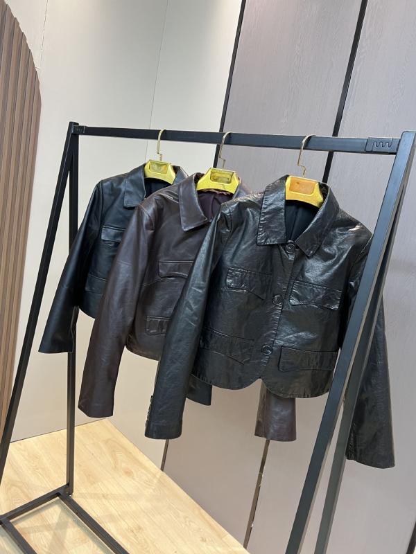 ジャケット レディース レザーコート レザージャケット 羊革 本革 アウター ブルゾン ショート丈 トップス 長袖 折り襟 シングル ボタン ポケット 無地 切り替え 通勤 オフィス カジュアル 上品 きれいめ ブラック ブラウン 春秋|リメイクバディー