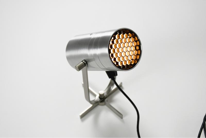 スピーカー LED スポットライト 照明 音楽再生 調光機能 ポータブル おしゃれ インテリア 間接照明 天井 壁 屋内 用 充電式 USB充電 防災 ライト ギフト 新生活 デザイン家電 一人暮らし｜remembrance-doris