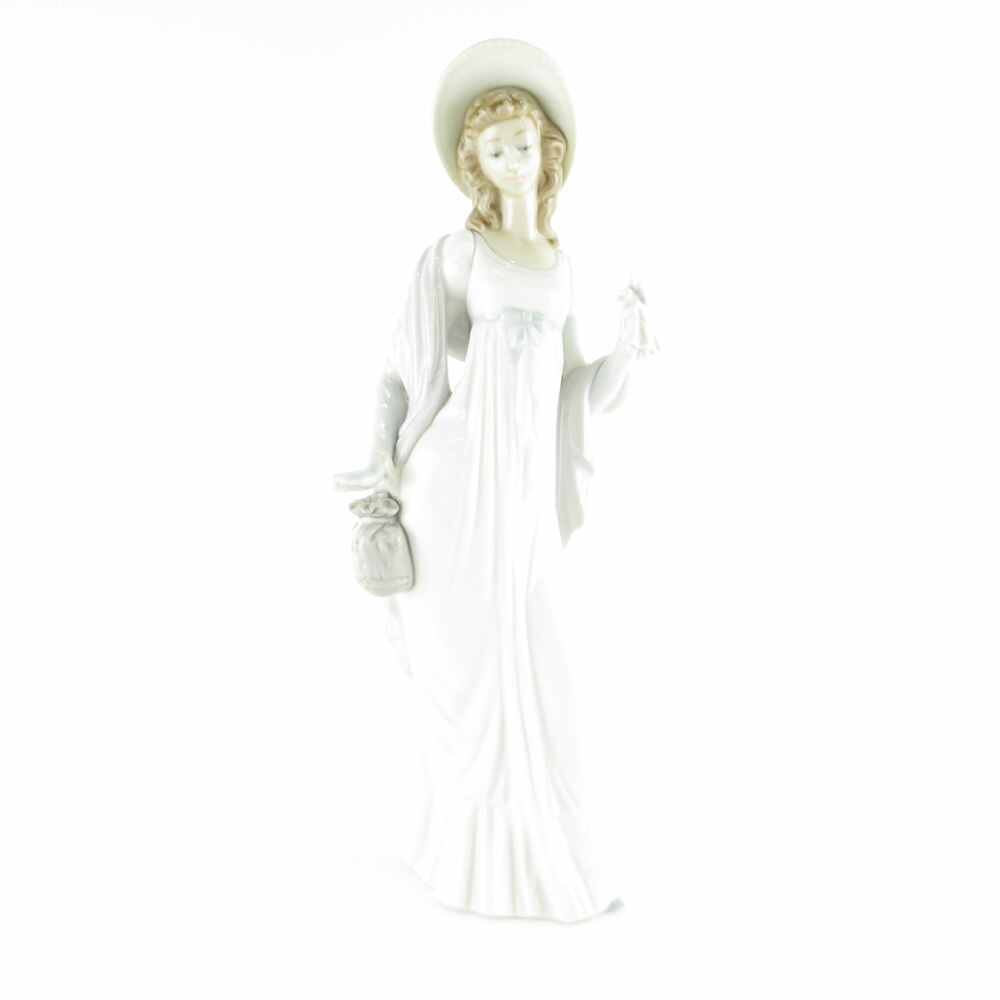 極美品　リヤドロ　LLADRO 　少女コートニー　陶器　フィギュリン　置物　箱有 LLADRO リヤドロ フィギュリン『Courtney（少女コートニー