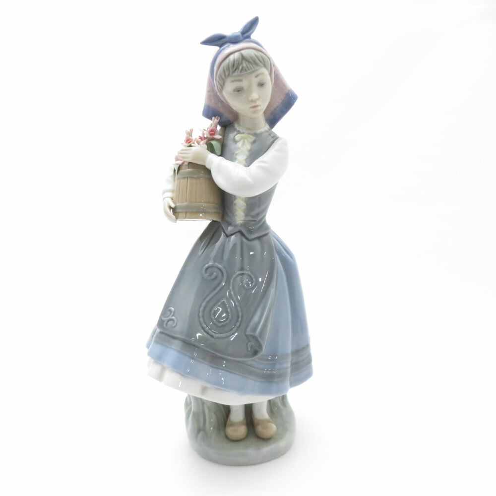 楽天市場】LLADRO リヤドロ 5009 「鏡の前で（若草色の少女
