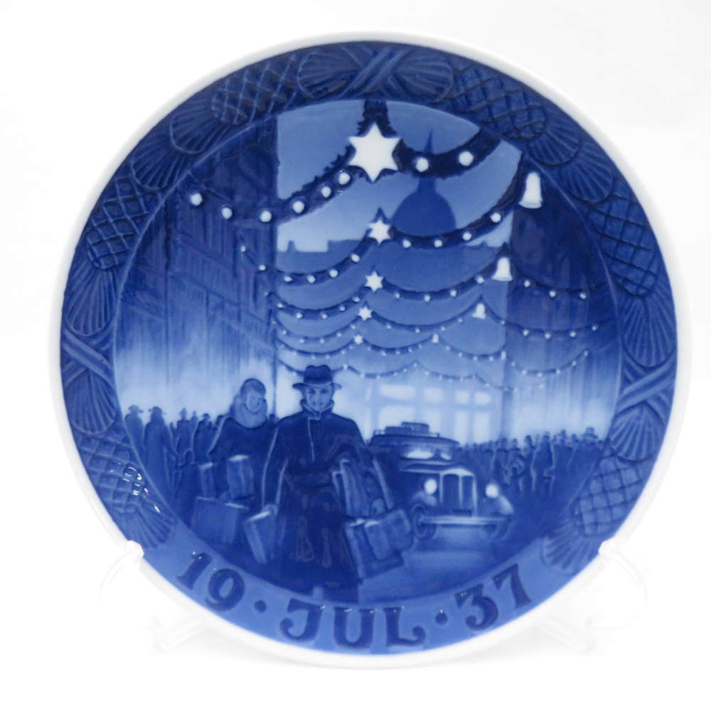 美品 ROYAL COPENHAGEN ロイヤルコペンハーゲン 1937年「コペンハーゲンのクリスマス」 イヤー一皿 1枚 ウォール一皿 飾皿 昭和12年 SY12206B4 【中古】