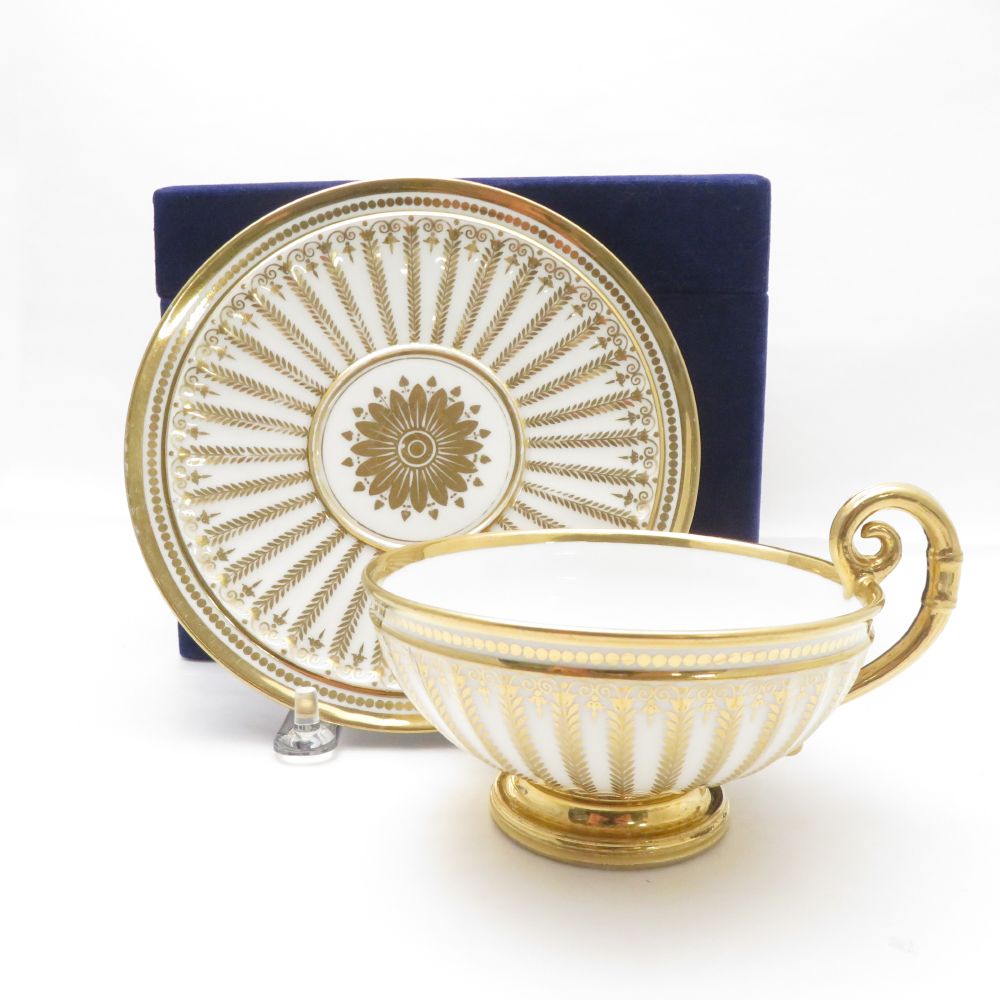 美品 BERNARDAUD LIMOGES ベルナルドリモージュ LOUVRE ルーブル カップ＆ソーサー 2客 ペア モーニング SY12680D1 美品 BERNARDAUD LIMOGES ベルナルドリモージュ LOUVRE ルーブル