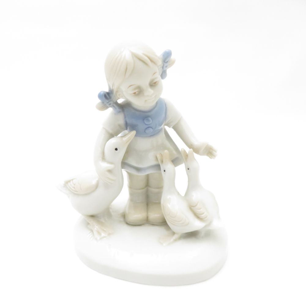 楽天市場】sitzendorf ジッツェンドルフ花畑と羊と戯れる女性 陶器置物