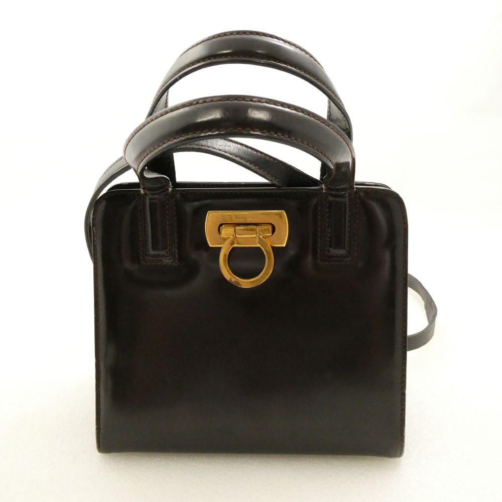 d*9様 【新品！未使用！】FENDI　ショルダーバック FENDI フェンディ バッグ レディース ショルダーバッグ ロゴ