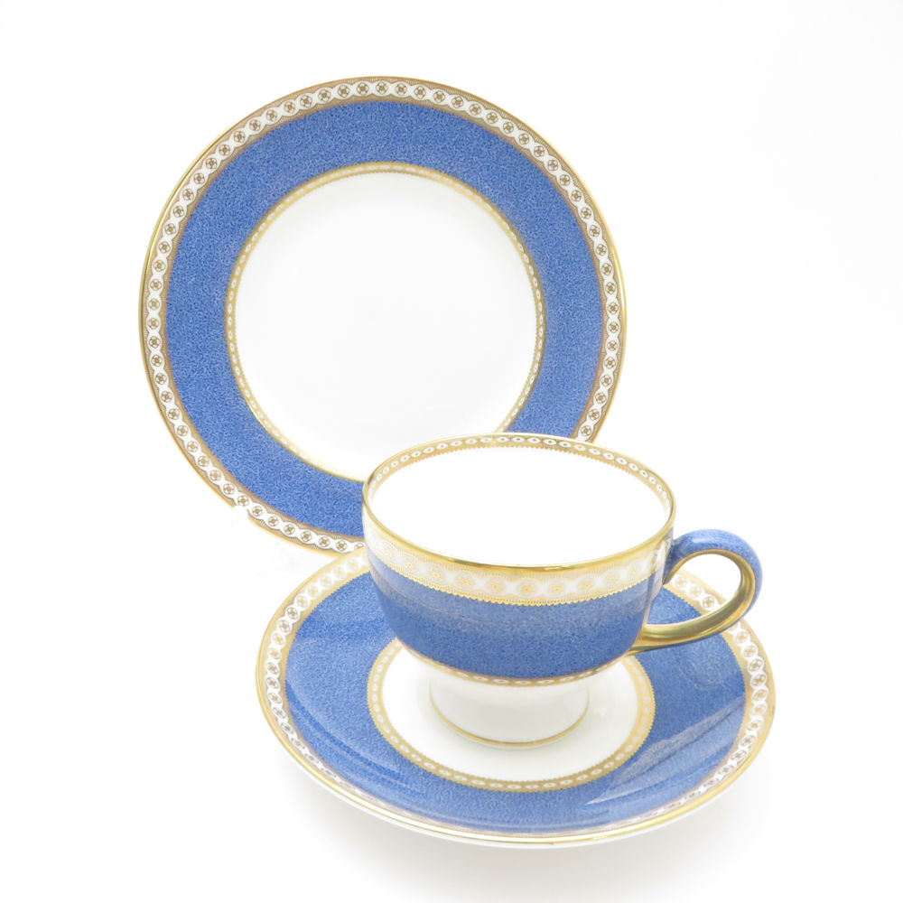 WEDGWOOD ウェッジウッド ユーランダーパウダーブルー 紅茶優勝杯＆平円盤 中皿 2点 仕掛ける 17糎一皿 ロバート・エドワード・リー 黒壺 SC8317G1 【中古】