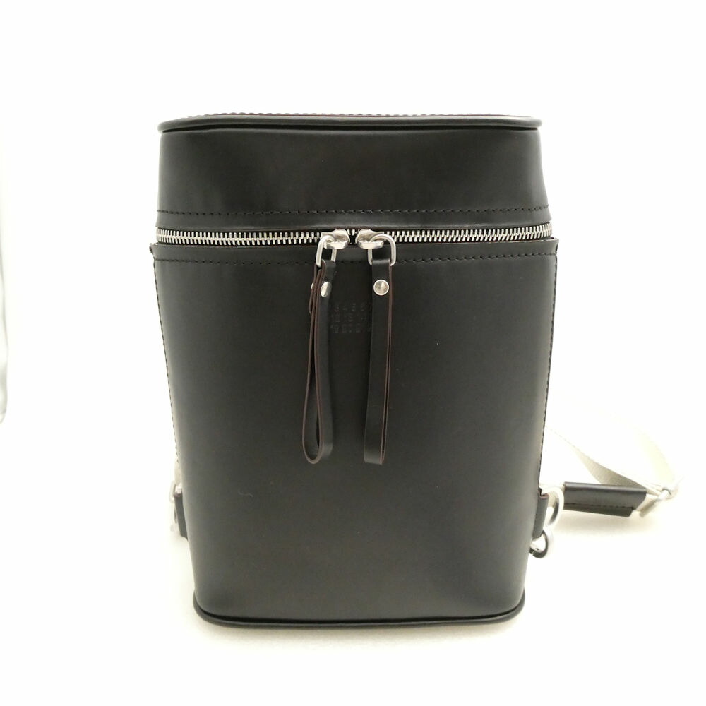 美品 Maison Margiela メゾンマルジェラ S55WA0131 バックパック レザー リュック 無地 ミニ 兼用 AY6920W1 【中古】