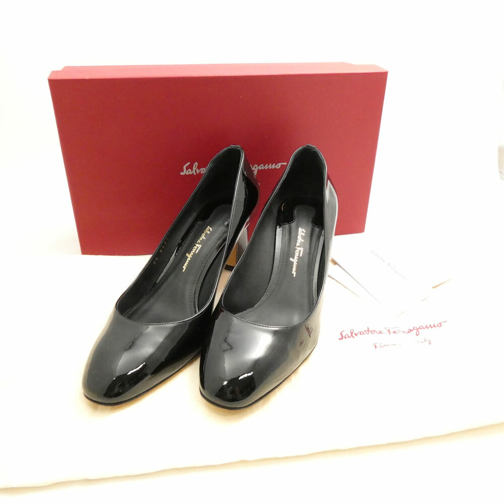 美品 Salvatore Ferragamo フェラガモ パンプス 7.5 ラウンドトゥ エナメル レディース AN2805 【中古】 17,466円