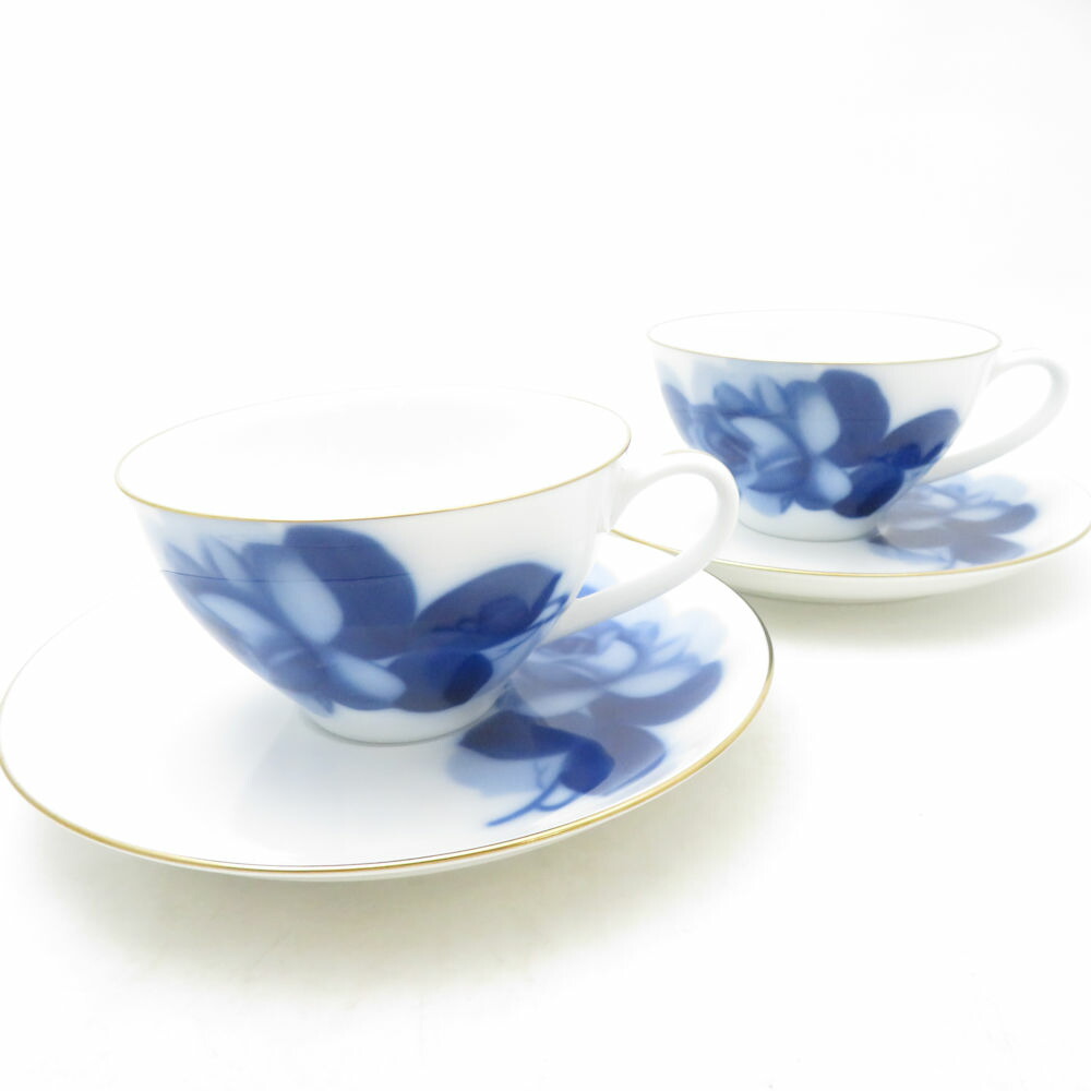 美品 OKURA 大倉陶園 青色サクラ色 8211 優勝杯＆平円盤 2客 ありの実 紅茶 珈琲 碗皿 金彩 青ローズ SU13713K1 【中古】