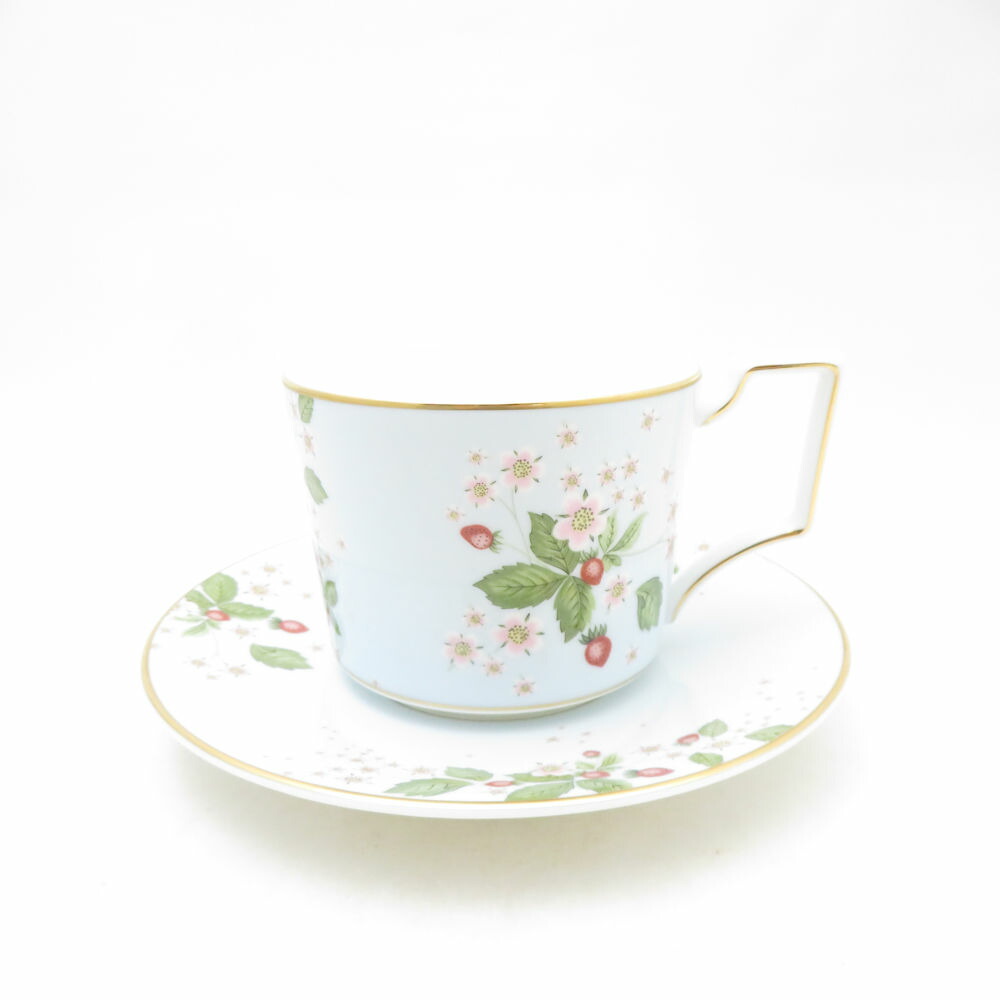 美品 WEDGWOOD ウェッジウッド ワイルドストロベリーブルーム 紅茶優勝杯＆平円盤 デルフィ 金彩 連合王国 滅多に無い レア SU13864B3 【中古】