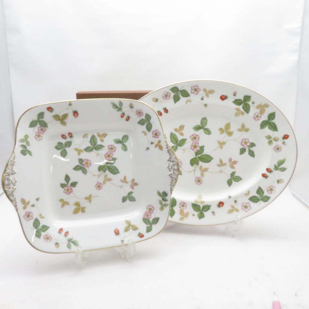 美品 WEDGWOOD ウェッジウッド ワイルドストロベリー オーバル一皿 B＆B一皿 2枚 書き割り お皿 36珊 食パン\u0026牛酪 食パン SU14304A3 【中古】