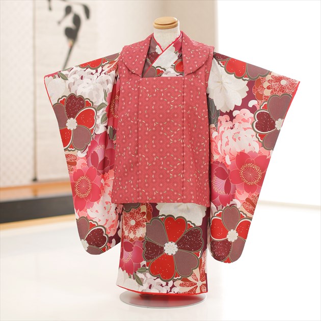 子供着物幸せの七五三３才被布和服 赤紅に絢爛吉祥の慶花 貸衣裳３才簡着付けマニュアル付き フォトブックのサービスも貸衣装結婚式