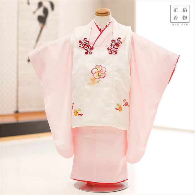 ３歳 女の子 正絹 着物レンタル f1451 七五三レンタル 被布セット【絹のお着物】753 被布 貸衣装 ３才 結婚式 最高級 子供着物 上品 人気 モダン かわいい おしゃれ 誕生日 hifu フォトブックプレゼント 上品なピンクに白地刺繍柄【レンタル】