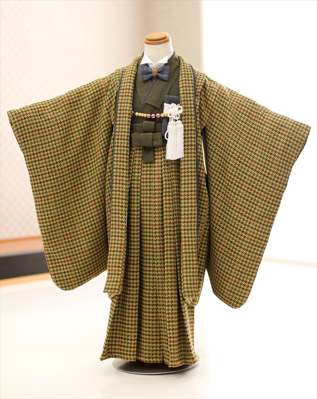 七五三 ５歳 男の子 着物レンタル d5398 袴レンタル【2wayスタイル】蝶ネクタイ 753レンタル 七五三フルセット 貸衣装 卒園式 子供着物 羽織袴 5才 七草祝い 初詣 かっこいい 人気 幸せの七五三 レトロ 高級ブランド 2022「NeoCheck」イエローチェックモダン【レンタル】｜貸衣裳　ぽえむ