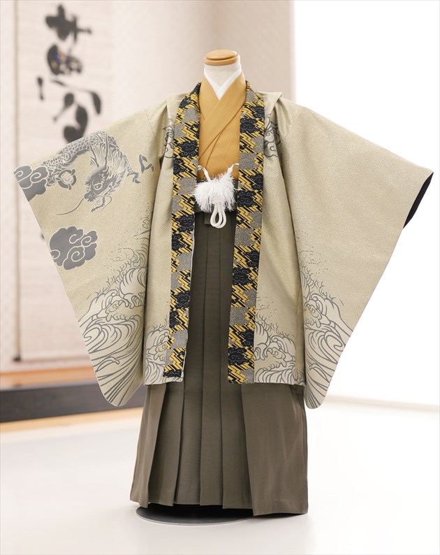 七五三 ５歳 お坊っちゃん お召しもの賃借 d5569 袴賃借 753賃借 七五三フルセット 貸お召しもの 卒園式 赤ちゃんお召しもの 羽織袴 御芽出度 5才 七草祝賀会 初詣 かっこいい 今めかしい 一般受け 今めかしい レトロ 2023 ブランド名「澱びと」 アンティークゴールドに吉祥雲龍【賃借】