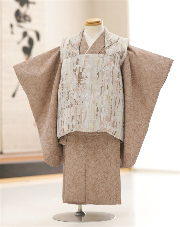 七五三 小さめ ２歳～３歳 男の子 着物レンタル df170s 被布セット 85cm前後 子供着物 753レンタル 貸衣装 イベント 結婚式 三歳 人気 男 初詣 誕生日 かわいい おしゃれ 2023 フォトブックプレゼント 高級ブランド「花わらべ」 ブランド くすみ赤茶モダン【レンタル】