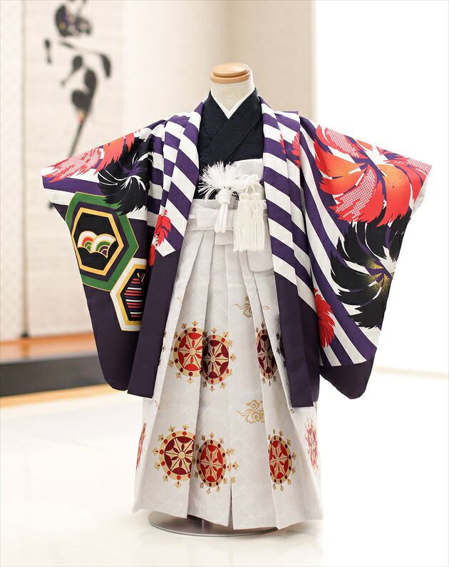 七五三レンタル ３歳 男の子 着物 d3192 袴レンタル 子供着物 753レンタル 貸衣装 イベント 結婚式 三歳 羽織 袴 人気 男 初詣 誕生日 かっこいい 2021 「花わらべ」ブランド 白×紫に吉祥縁起模様【レンタル】