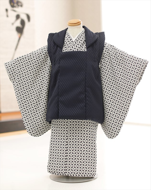 七五三 ３歳 お坊っちゃん お召しもの賃借 df034 厚地の外套仕掛ける 赤ちゃんお召しもの 753賃借 貸お召しもの でき事 御芽出度 三歳 一般受け 男 初詣 生まれ落ちる日 愛くるしげ 今めかしい 2022 映し絵読みものお持て成し「花わらべ」ブランド名 紺色×シンプルモダン【賃借】