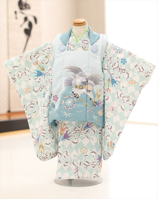 七五三 ３歳 男の子 着物レンタル df053 被布セット 子供着物 753レンタル 貸衣装 イベント 結婚式 三歳 人気 男 初詣 誕生日 かわいい おしゃれ 2022 フォトブックサービス「花うさぎ」ブランド 水色市松に祝いの飛翔鷹【レンタル】