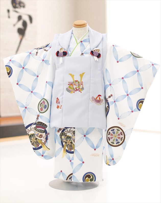 ３歳 男の子 七五三 被布セット 着物レンタル df061 被布 子供着物 753レンタル 貸衣装 イベント 結婚式 三歳 人気 男 初詣 誕生日 かわいい おしゃれ 2022 フォトブックプレゼント 白地にモダン吉祥武勇兜【レンタル】