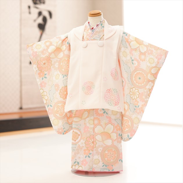 【賃借】2歳～３歳 御姉さん 小さめ大きさ お召しもの 七五三賃借 f3007 厚地の外套仕掛ける 85糎前後 753 厚地の外套 貸お召しもの ３才 御芽出度 着物 赤ちゃんお召しもの 一般受け 愛くるしげお召しもの  誕生日 今めかしい hifu 映し絵読みもの無料お持て成し 2022「式部浪漫KAGURA」ブランド名 淡オレンジモダン祝華