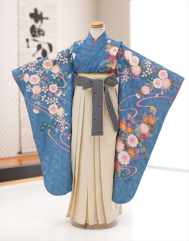 喜ばれる誕生日プレゼント 着物セット レンタル袴 フルセット 卒業袴 卒園袴 袴セット H7008 女の子 袴レンタル 卒園式 幼稚園 着物レンタル レンタル 往復送料無料 青に祝花モダンクリーム袴 モダン おしゃれ かわいい 人気 イベント 6歳前後 コスプレ ハイカラ