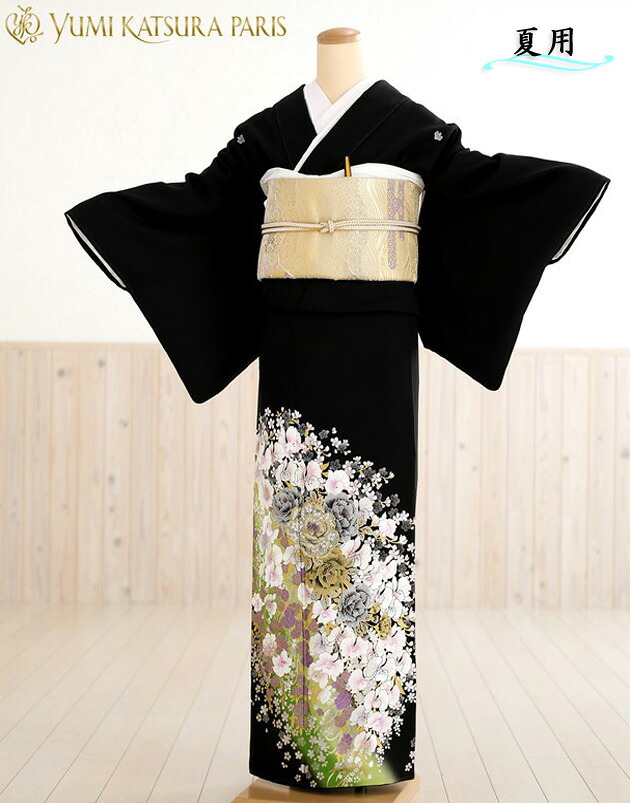 夏用 単衣 桂由美 留袖レンタル sts702 黒留袖レンタル 「ひそやかな花」結婚式 母親 親族【16点フルセット】留袖 留め袖 着物レンタル 正絹 貸衣装 親族 チャペル 豪華 人気 Yumi Katsura 2022 黒留め袖 tomesode【レンタル】【fy16REN07】|貸衣裳 ぽえむ