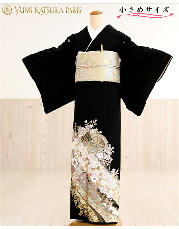 桂由美【留袖 賃貸】小さめ（留め袖）【黒留袖】 ts171s 花の訪れ【留袖 フルセット】〔御芽出度〕〔礼拝堂〕〔御召しもの 賃貸〕〔賃貸 黒留袖〕〔貸御召しもの〕〔母ちゃん〕〔一般受け〕〔晴れ晴れしい〕〔145糎/150糎/155糎〕2022 新品足袋差し上げ物【賃貸】