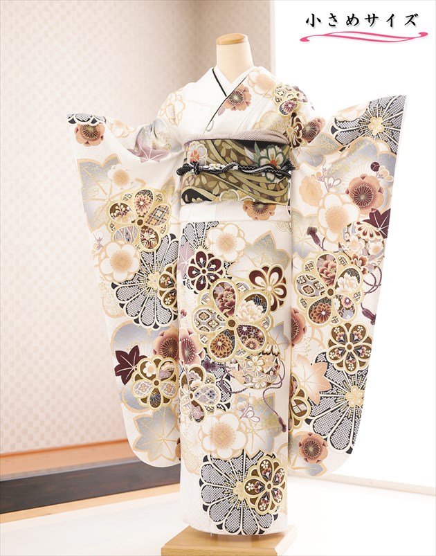 成人式 振袖レンタル 小さめサイズ fb1535ss 振り袖レンタル 身長150cm前後 レトロ モダン かわいい 振袖 高級 正絹 成人式フルセット 貸衣装 着物レンタル 二十歳 2027年 １月 お正月 往復送料無料「Close Fit」ブランド 白地に慶び絢爛吉祥華【レンタル】