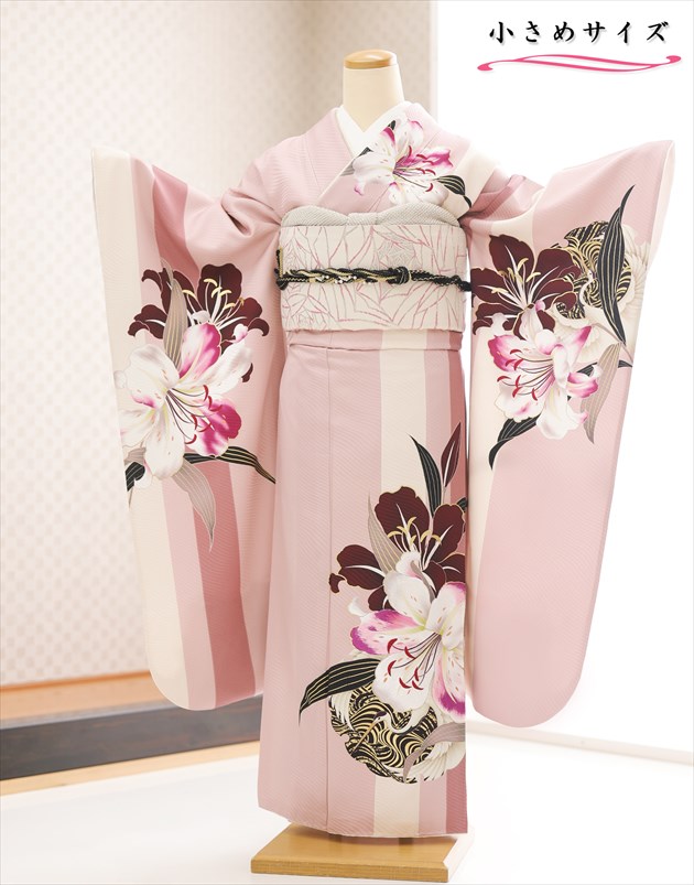 成人式 振袖レンタル 小さめサイズ 身長150cm前後 fb1525ss 振り袖レンタル レトロ モダン かわいい 振袖 高級 正絹 成人式フルセット 貸衣装 着物レンタル 二十歳のつどい 2027年１月 お正月 往復送料無料 くすみピンクにモダン慶麗華【レンタル】