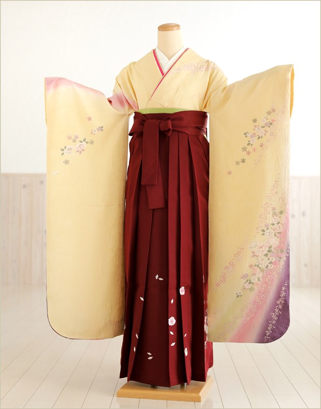356ほぼ未使用【古典柄】【金彩祝い尽し】振り袖6点フルセット卒業謝恩会 矢作萌夏ちゃん”着用の振袖-紺｜成人記念の新作振袖ご紹介