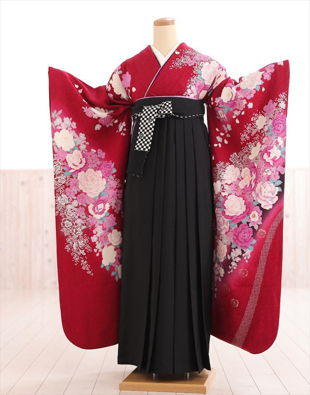 【レンタル】卒業式 袴レンタル 卒業袴 振袖袴 fboh1416 女性 着物レンタル フルセット 大人用 大学 短大 専門学校 謝恩会 高校 中学校 文化祭 大きめ小学生 モダン かわいい おしゃれ ３月 ４月 人気 春 高級 赤地に金彩薔薇と古典慶華×黒市松袴 19,800円