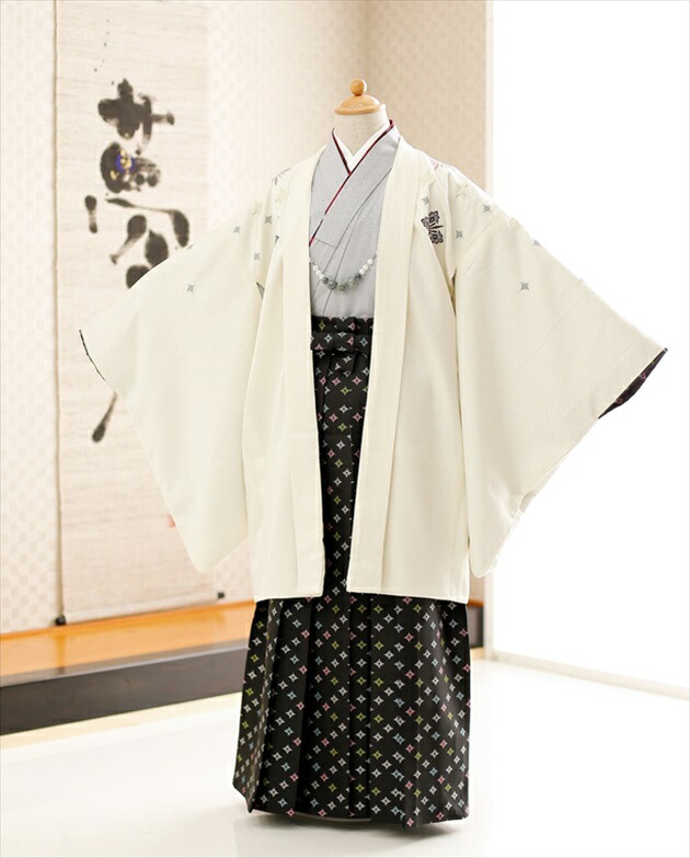 ジュニア用　紋付袴レンタル　オフホワイト×菊菱模様 jmo019【紋付きフルセット】男の子 羽織袴レンタル 男性着物レンタル ６年生 １２歳前後 十三参り 小学校卒業式 小学生 中学生 結婚式 イベント かっこいい おしゃれ モダン 【レンタル】