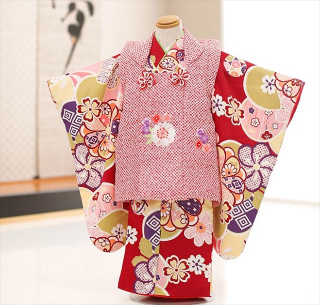 【３歳御姉さん】七五三賃借 「しゃれっこ」ブランド名 赤地に名文相図の花 f1156【３歳御嬢さん厚地の外套仕掛ける】《賃借七五三》《753賃借》〔お召しもの賃借〕〔厚地の外套〕〔貸お召しもの〕〔三歳〕〔３才〕〔753〕〔御芽出度〕〔着物〕〔赤ちゃんお召しもの〕〔一般受け〕