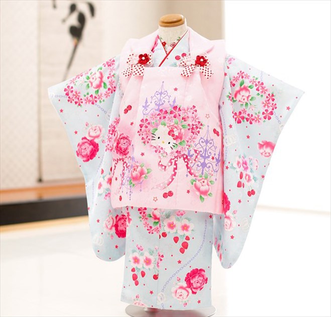 【レンタル】３歳 女の子 七五三レンタル f1212-5 【３歳女児被布セット】着物レンタル 753 レンタル七五三 被布 貸衣装 三歳 ３才 結婚式 和服 子供着物 人気 水色×キティーに絢爛彩りの祝華5