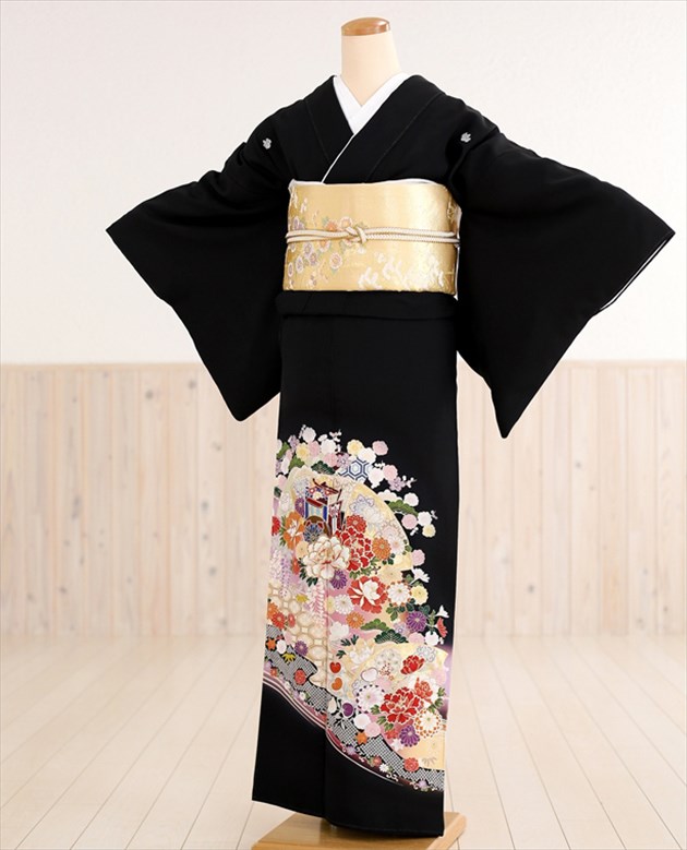 留袖レンタル 留め袖（レンタル留袖）（留袖レンタル）ts115　本金箔友禅留袖　絢爛花の金彩刺繍に御所車　【レンタル　黒留袖】【黒留袖レンタル】【貸衣装】【結婚式】【留袖フルセット】新品足袋【女性和服】【母親】【fy16REN07】【レンタル】｜貸衣裳　ぽえむ