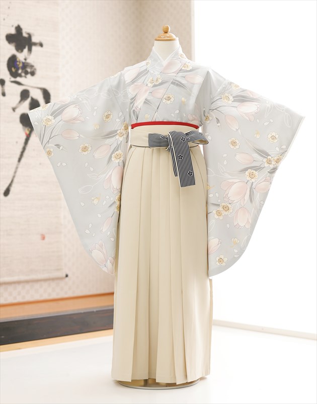 小学校 卒業式 袴レンタル 小さめサイズ 女の子 h1708-2【137cm～149cm】ジュニア着物レンタル フルセット 小学生 子供着物 卒業袴 袴サイズ変更可 コスプレ 10歳 11歳 12歳 イベント かわいい 人気ブランド「百華」くすみグレーに慶彩麗花×クリーム袴【レンタル】
