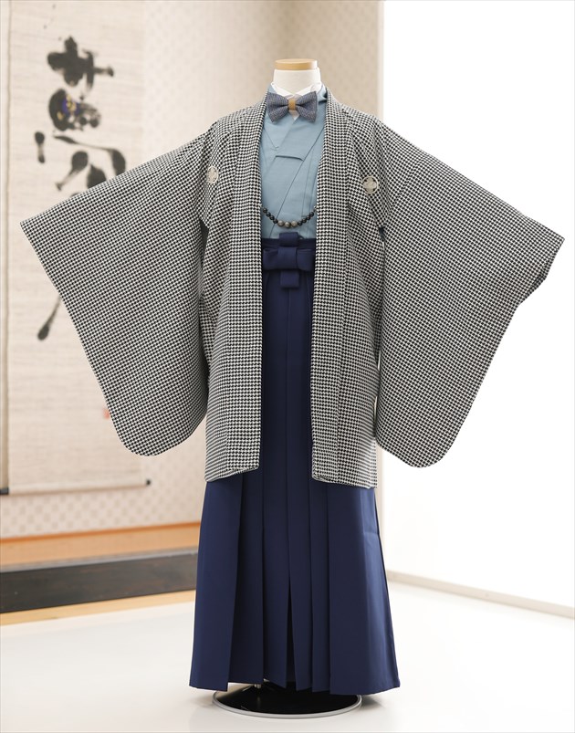 小学生 男の子 ジュニア着物 小学校卒業式 袴レンタル jmo098 ジュニア袴フルセット 羽織袴 紋付袴 男性着物レンタル 10歳 11歳 12歳 13歳 十三参り 人気 ６年生 かっこいい おしゃれ 蝶ネクタイ イベント 2023 黒地に千鳥格子×シンプルモダン【レンタル】