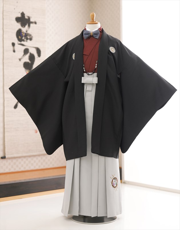 小学生 男の子 ジュニア着物 小学校卒業式 袴レンタル jmo129 ジュニア袴フルセット 羽織袴 紋付袴 男性着物レンタル 10歳 11歳 12歳 13歳 十三参り 人気 6年生 かっこいい おしゃれ 蝶ネクタイ 2way イベント 2025 スタイルモダンブラック×ライトグレー袴【レンタル】