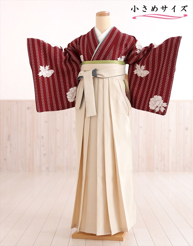 卒業式 小さめサイズ 袴レンタル 女 kmoh1011 大学 短大 専門学校 卒業袴 フルセット 女性 先生袴 高校生 中学生 文化祭 大きめ小学生 ３月 ４月 袴レンタル 人気 レトロ モダン おしゃれ 春 フォトブックプレゼント 小豆色にモダン慶華×クリーム袴【レンタル】