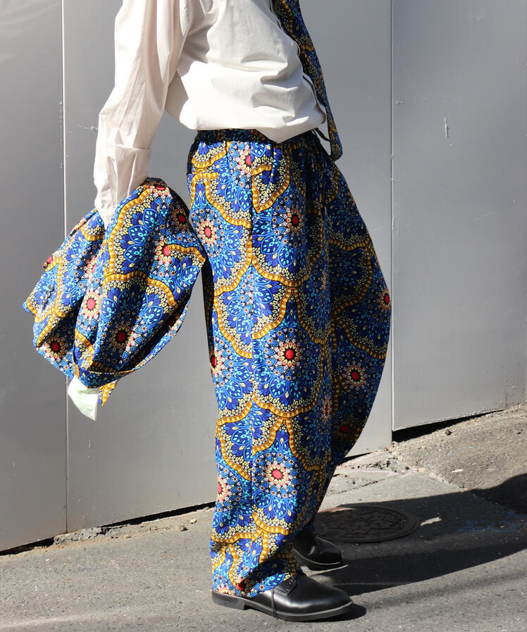AFRICA EASY TUCK PANTS-2 アフリカ イージータックパンツ モヤンエクリ moyan ecri ユニセックス パンツ 総柄 アフリカ ナイジェリア 寄付 花 秋冬