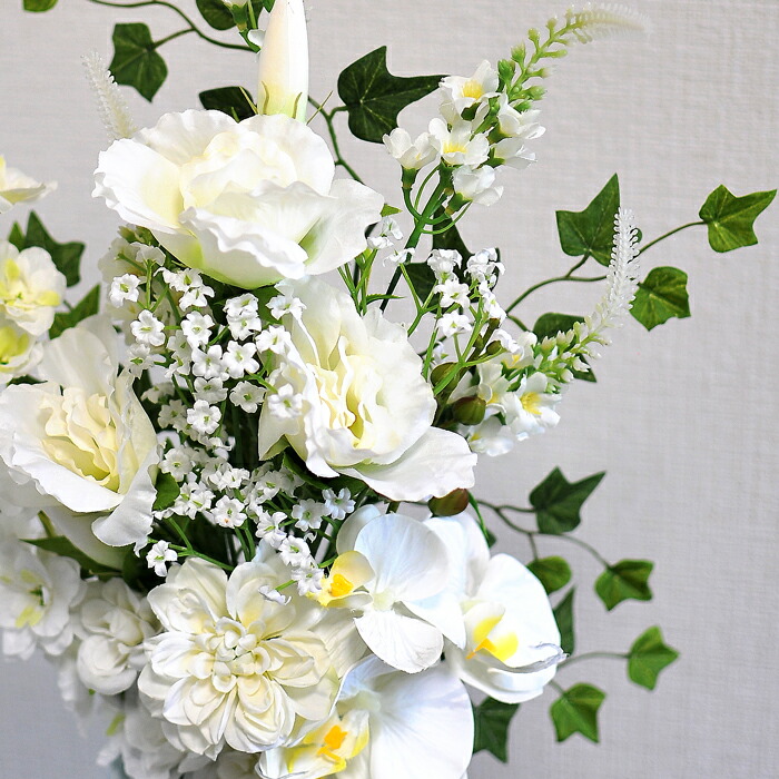 白色でまとめた清楚な仏花 仏壇 お墓に最適の造花仏花アレンジ 左右対称の1対でお届け 送料無料 仏花 造花 トルコキキョウと胡蝶蘭のプレミアムdxホワイト仏花 一対 2束 ご仏前 お供え花 お悔やみ お彼岸 お盆 法事 命日 葬儀 お墓参り 左右対称 Bukka67 北海道