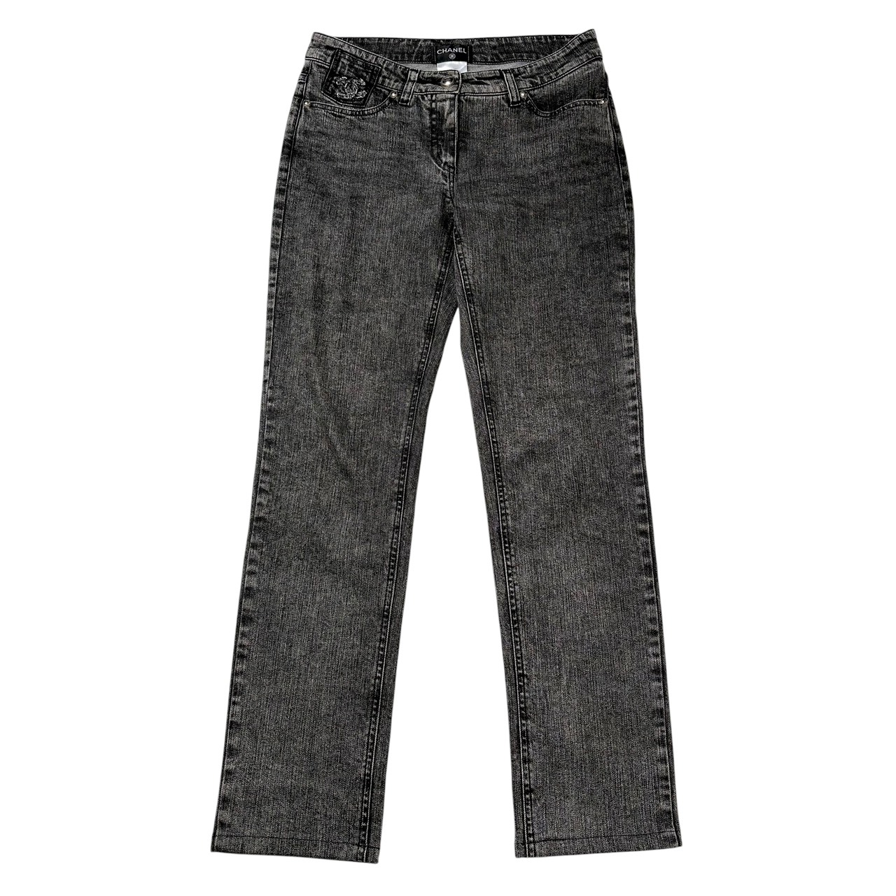 シャネル 【中古】CHANEL デニムパンツ 細身ストレート ジャストウエスト ココマークワッペン ロゴ刻印 コットン グレー サイズ38 (M~Lサイズ相当)|Relu Brand