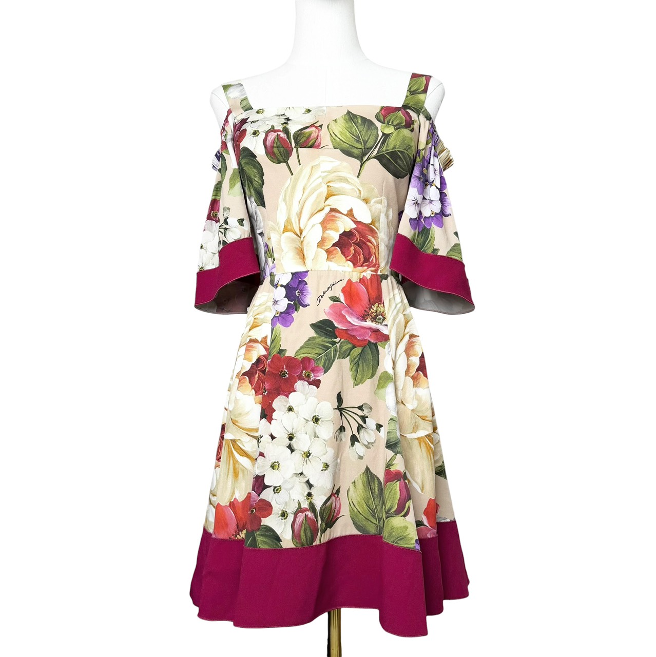 ドルチェ\u0026ガッバーナ 【中古】Dolce\u0026Gabbana 絹地混 衣装 お召しもの 花柄総柄 御花 A生産ライン 太陽フレア ひざ丈 スカートインナーレース うしろ側チャック 半袖 大きさ36 (実寸XS～S大きさ好いかげんに)