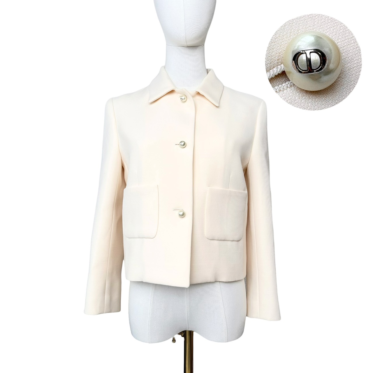 ディオール 【中古】Christian Dior クロップドジャケット 赤ちょうちん上衣 テーラードジャケット CDロゴパールボタン 衣嚢 長袖 羊毛/地絹 裏地地絹 無地 象牙色 大きさF34,I38 (実寸S大きさ好いかげんに)